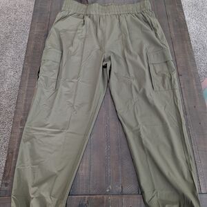 Serra Men's Cargo Pants in Olive